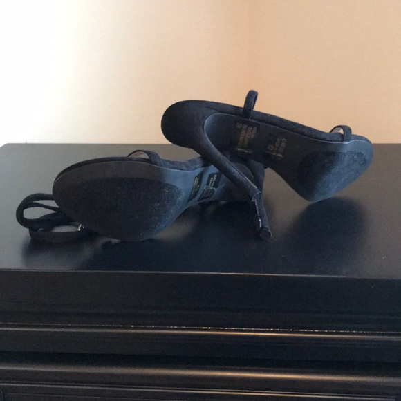 CHASE + CHLOE TIE-UP HEELS - Picture 5 of 6